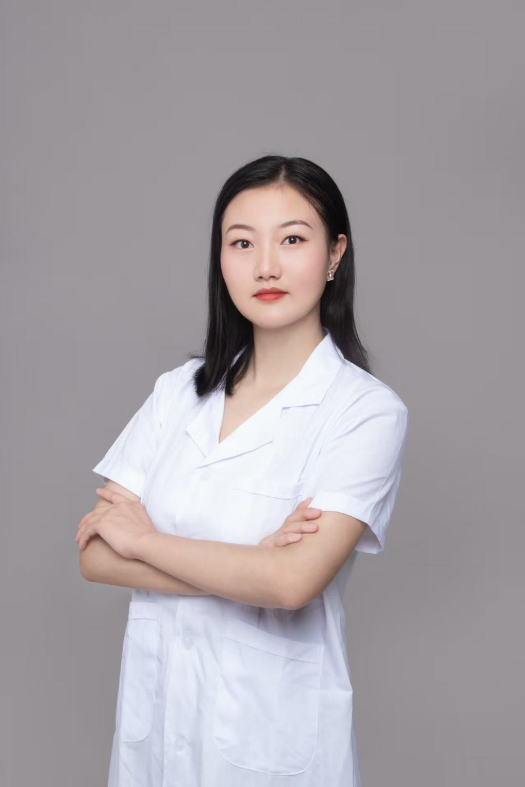 李焱霞 资深母婴护理专家
